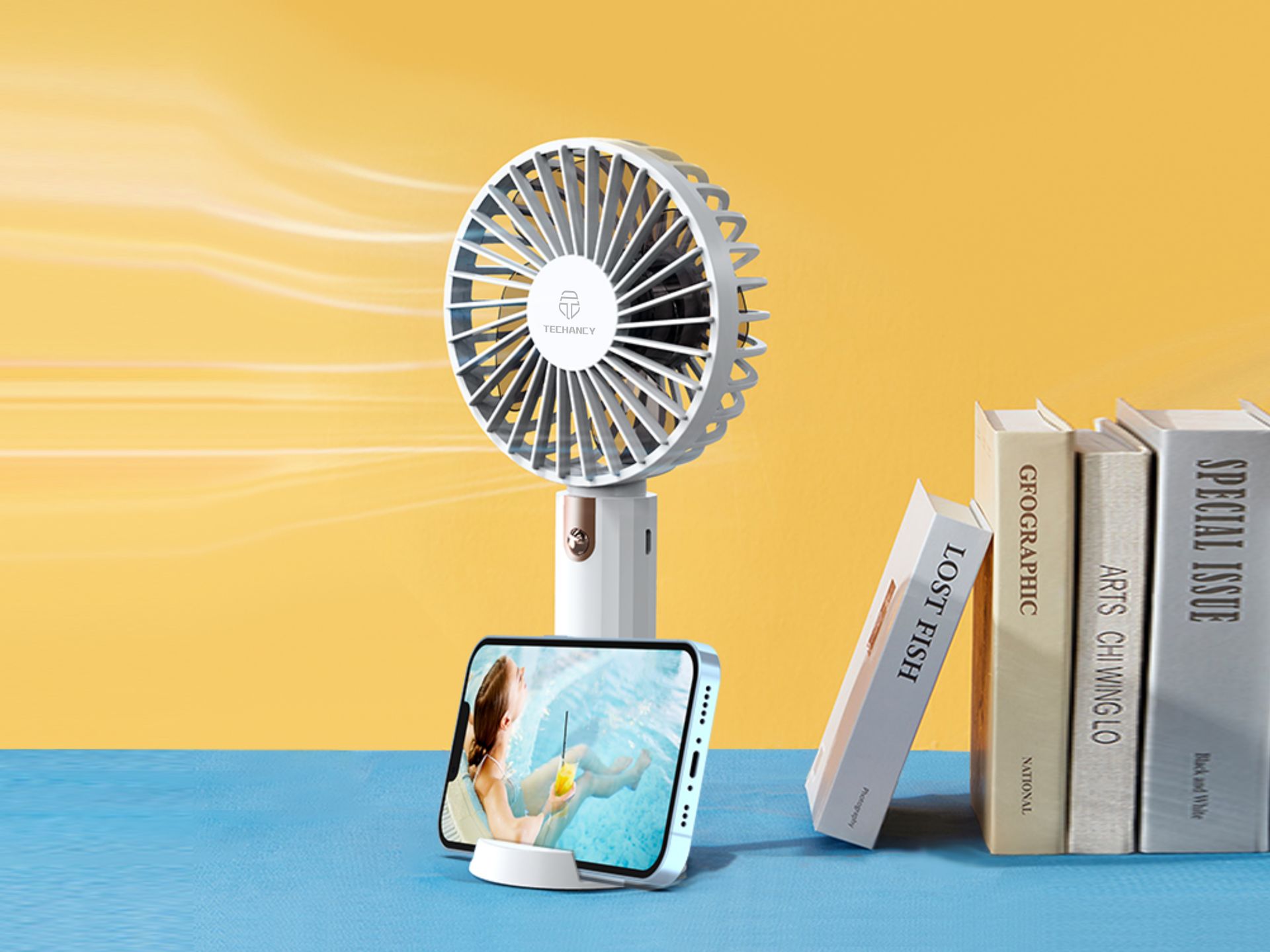 Ventilatore portatile tenuto in mano ideale per casa, ufficio, viaggio, picnic, viaggio