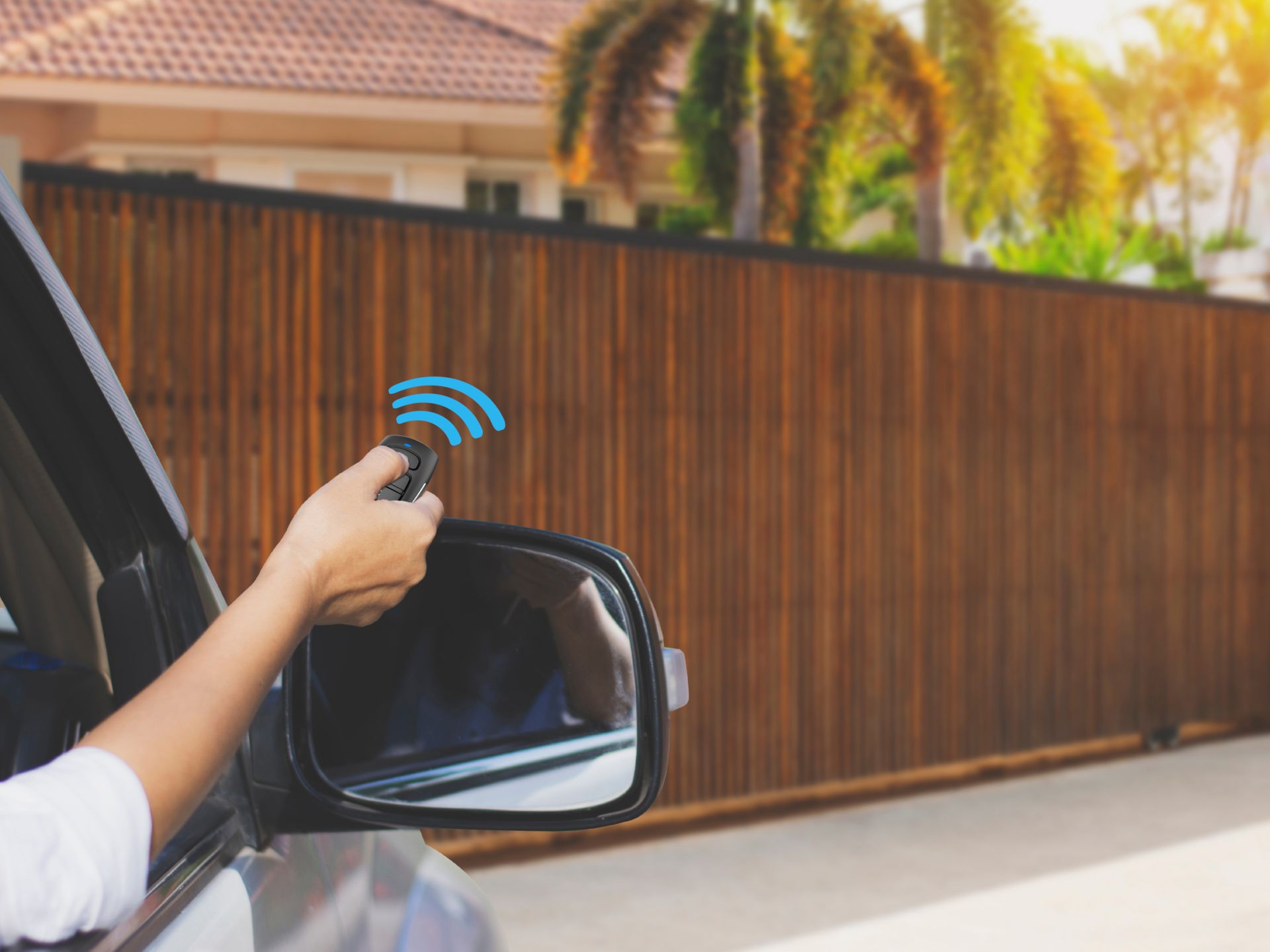 Apriporta universale per garage compatibile con le frequenze di 433Mhz Apriporta universale per garage compatibile con le frequenze di 433Mhz