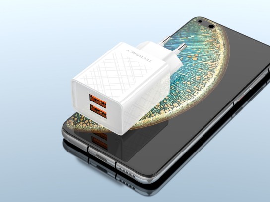 Carregador Sem Cabo 2.4A 2Usb Branco Carregador Sem Cabo 2.4A 2Usb Branco