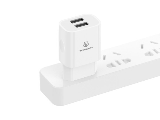 Caricatore da parete con doppia porta Usb 5V 2.4A Bianco Caricatore da parete con doppia porta Usb 5V 2.4A Bianco