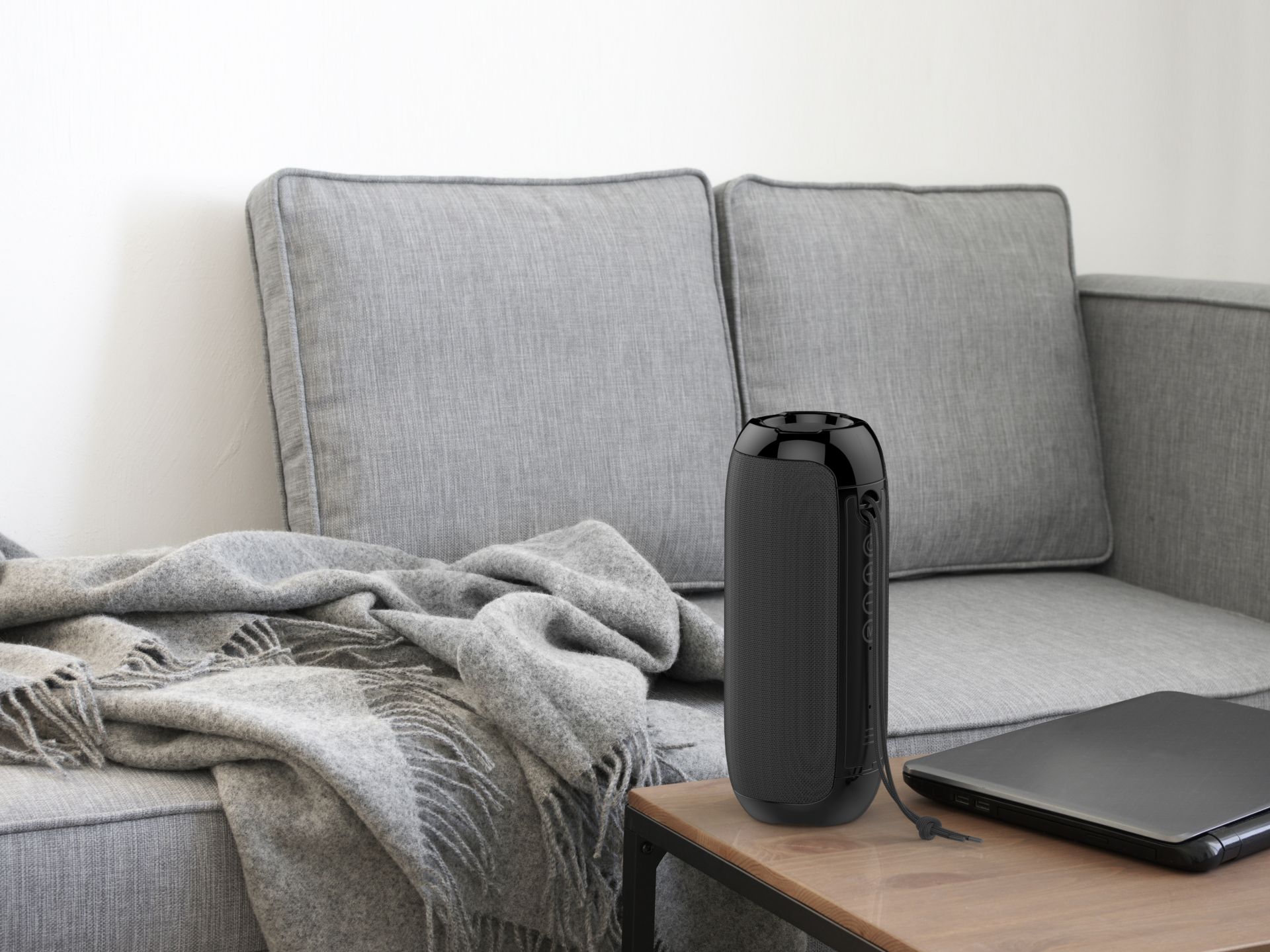 Techancy 617 Portable Wireless Speaker With Bluetooth And Integrated Battery Black Techancy 617 Portable Wireless Speaker With Bluetooth And Integrated Battery Black